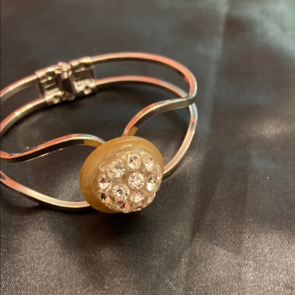 Elegant Silver Bracelet with Crystal Accents - Picture 4 of 4